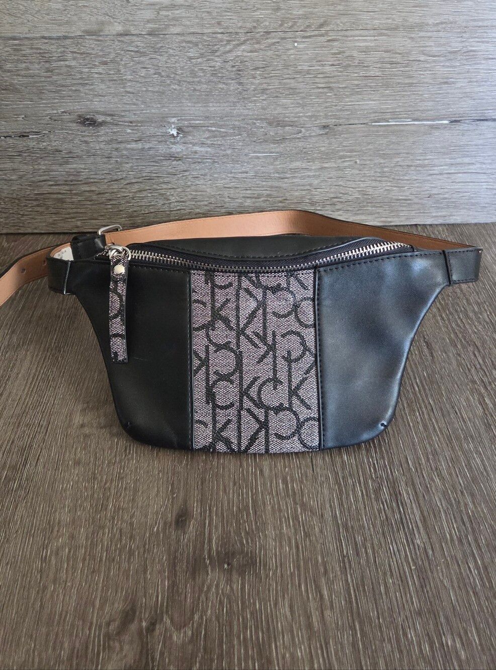Calvin Klein Black Logo-Panel Leather Belt Bag - Medium